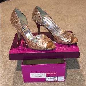 NWT rosegold metallic heels